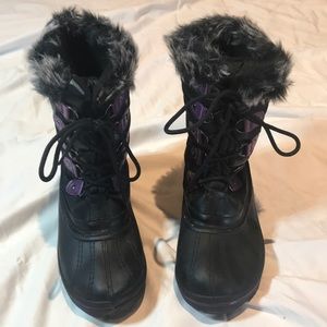 Girl’s snow boots